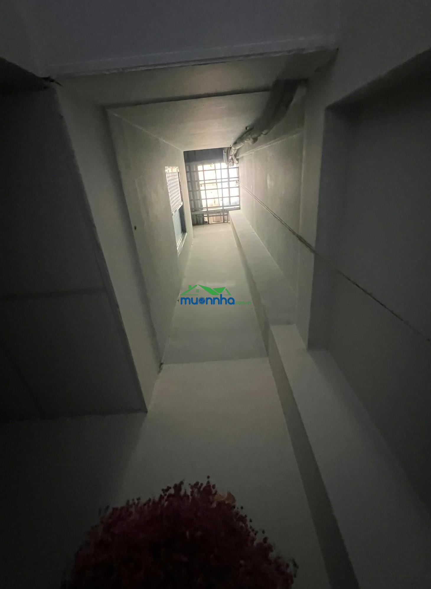 Bán gấp nhà hẻm xe hơi 413 lê văn sỹ, quận 3 - dt: 4x14m - 2 lầu - 2 phòng ngủ - giá 8 tỷ 980 - 2