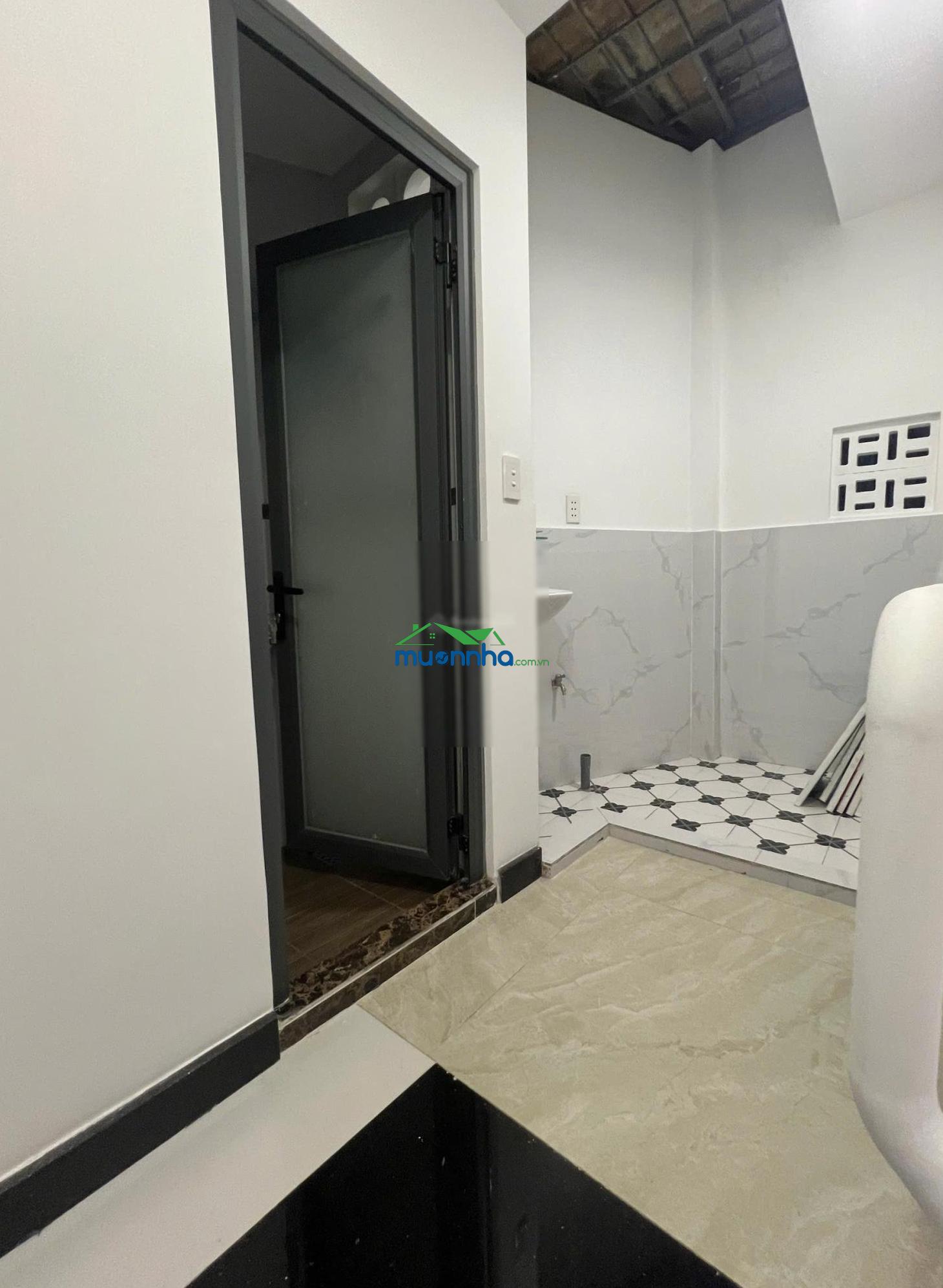 Chính chủ bán nhà nhỏ giá rẻ - ngay ngã tư hàng xanh cạnh 5 trường đại học 3,5 - 3