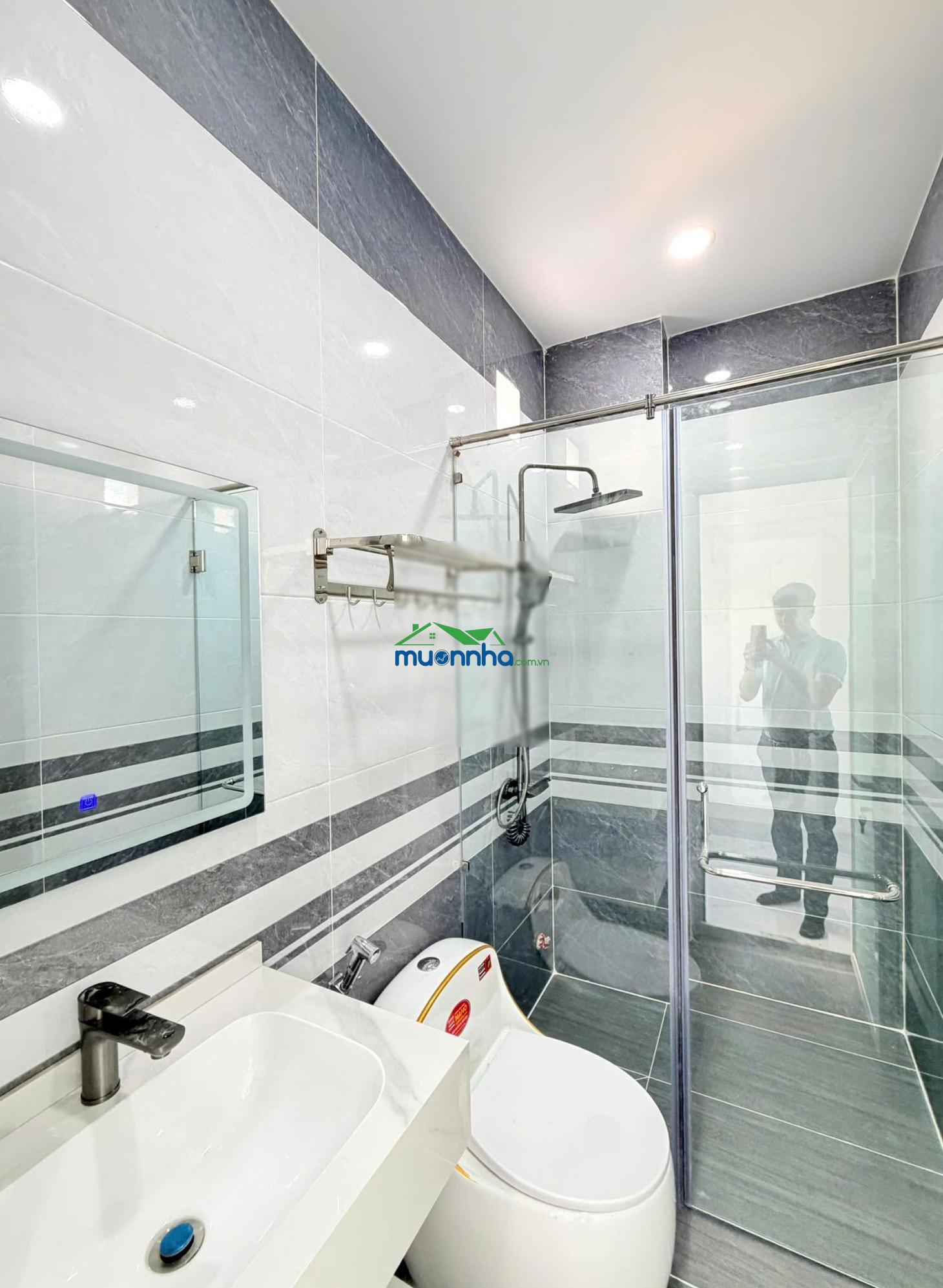 Nhà diện tích lớn (4m x 18m) - có ô chờ thang máy - đường nhựa 7m - dãy nhà đồng bộ - kdc an ninh - 3