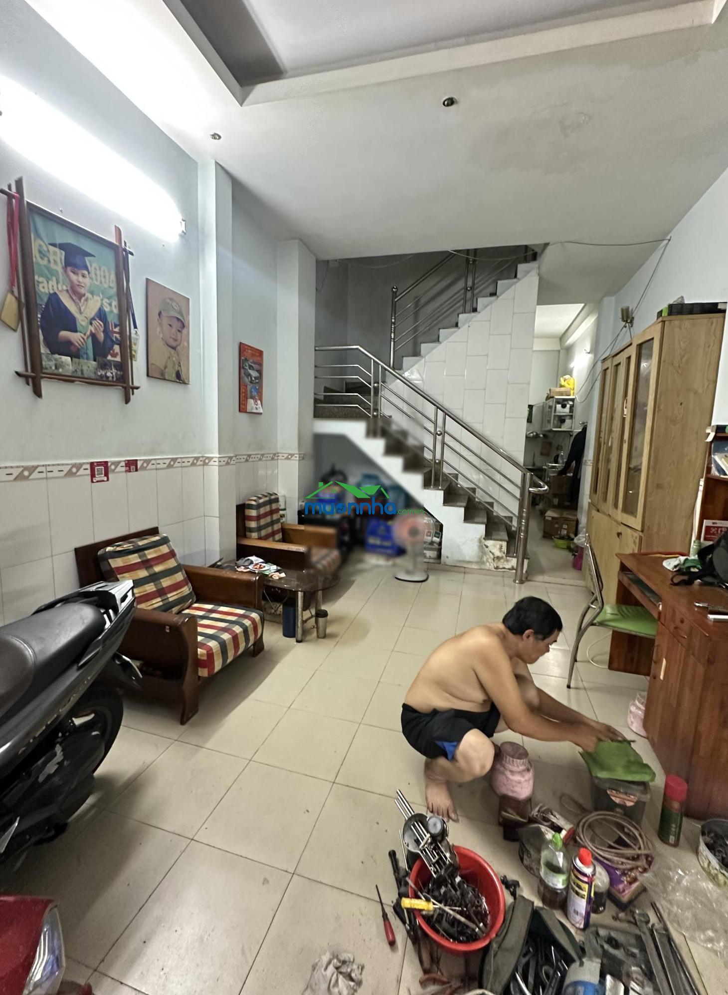 Tân bình lạc long quân, hẻm xe hơi thông, gần lý thường kiệt. ngang 4 x 11, 1 trệt 2 lầu, -