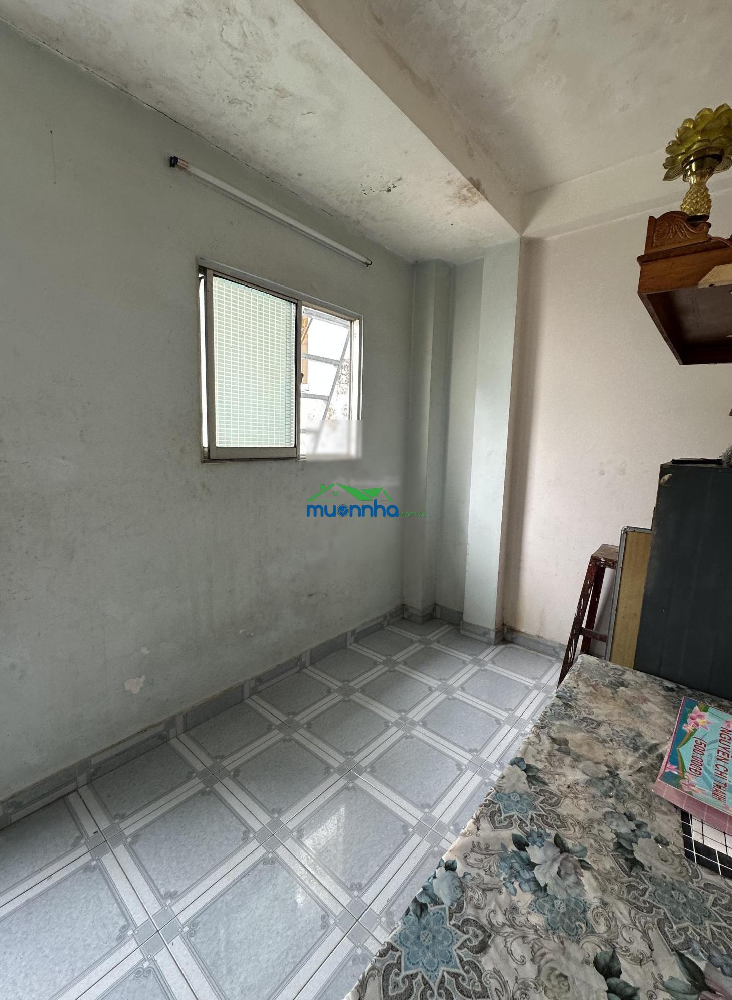 Tân bình lạc long quân, hẻm xe hơi thông, gần lý thường kiệt. ngang 4 x 11, 1 trệt 2 lầu, - - 3