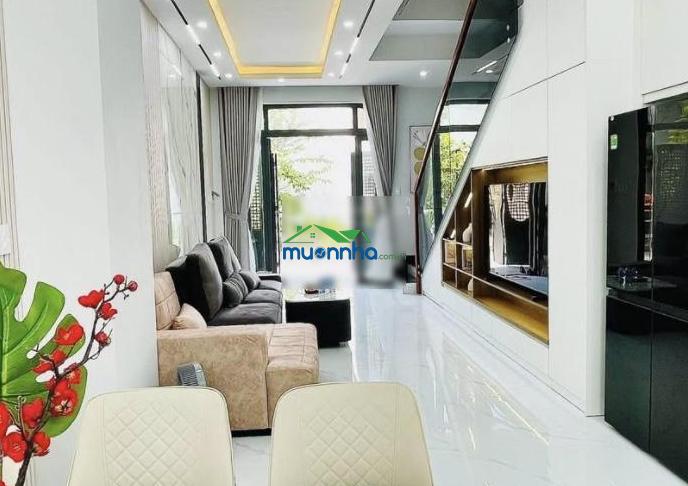 Nhà cho thuê 23 triệu ngay ngô quyền - quận 10. 73.9m2 gần thcs nguyễn tri phương