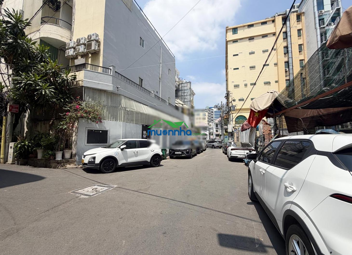 Biệt thự vip phổ quang - 240m2 (ngang 10.5x23m) 3 tầng sát - xe hơi vào nhà - 42 tỷ tl