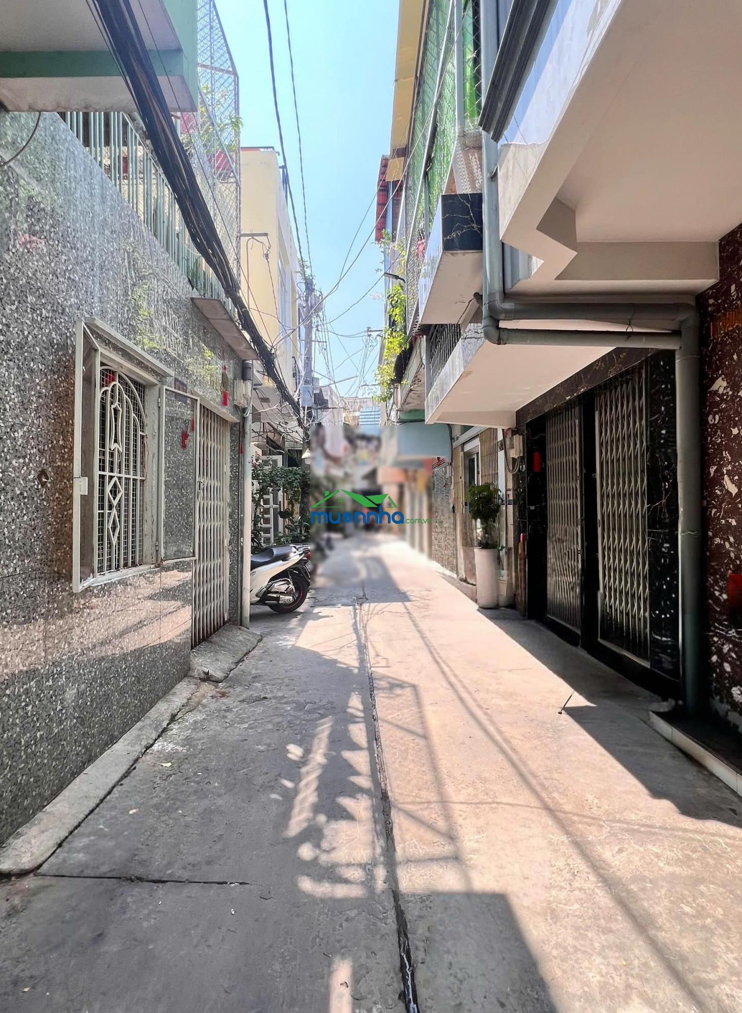 Gần sát đầm sen! dt: (4x17)m. giá: 6 tỷ (tl). nhà 2 tấm hẻm 4m lạc long quân p3