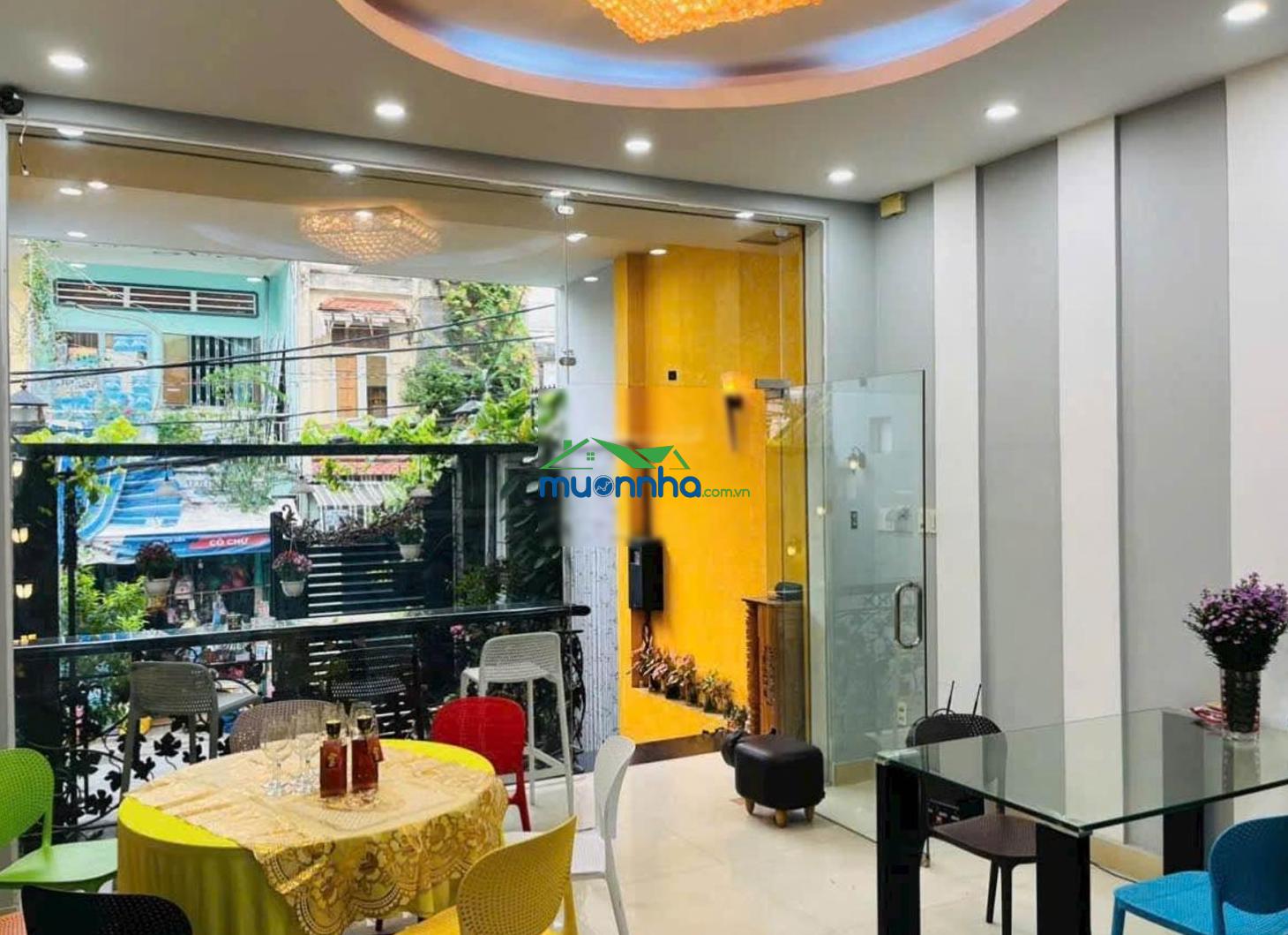 Nhà lô góc, sát landmark 81, giáp quận 1 hẻm 6m, 3 tầng 4pn, gần nguyễn hữu cảnh, dt 90m2 ngang 5m6 - 4