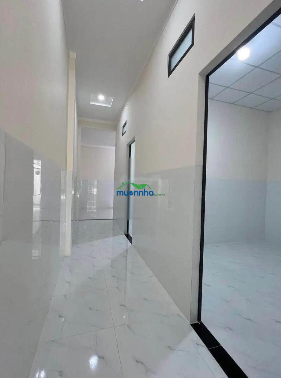 Bán nhà cấp 4 sổ hồng riêng, diện tích 100m ngay kdc phong phú giá 670triệu - 2