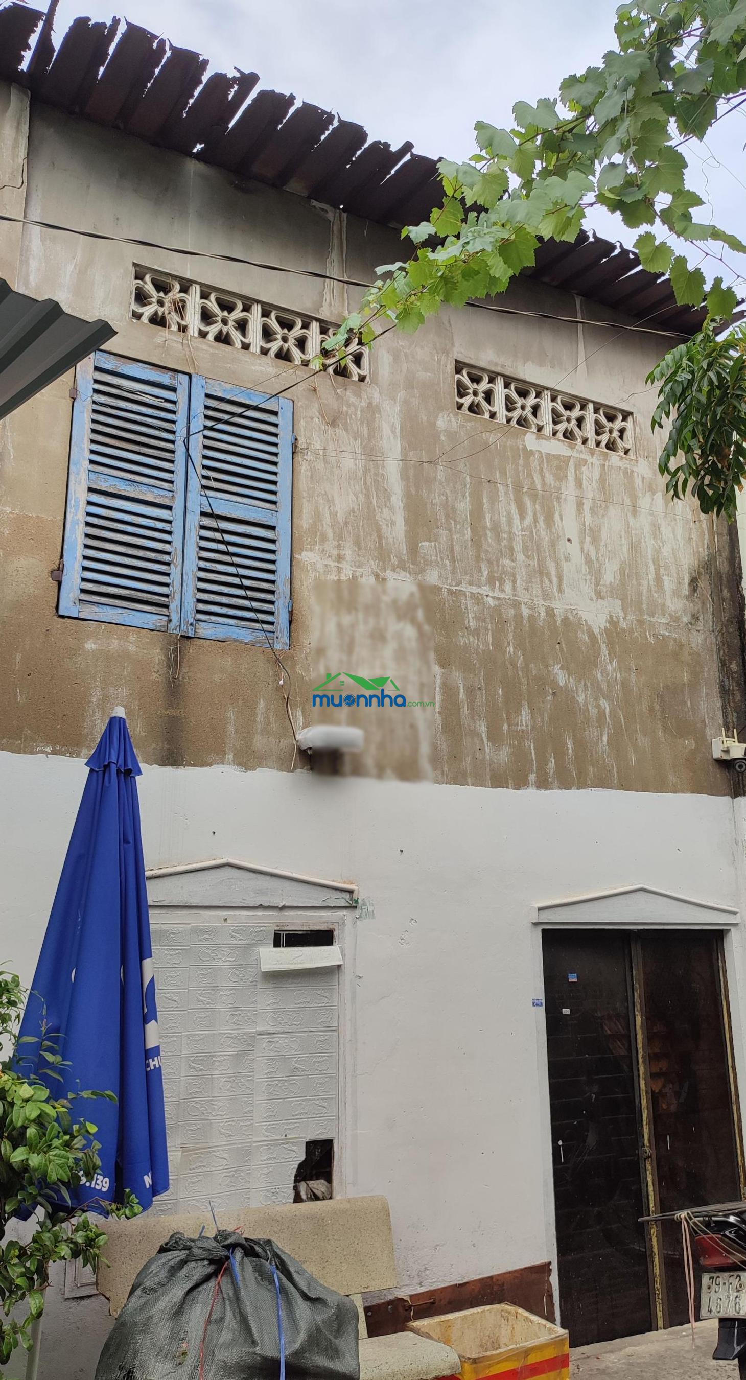 Nhà c4 cũ, dt: 56m2, 2pn, 1wc.