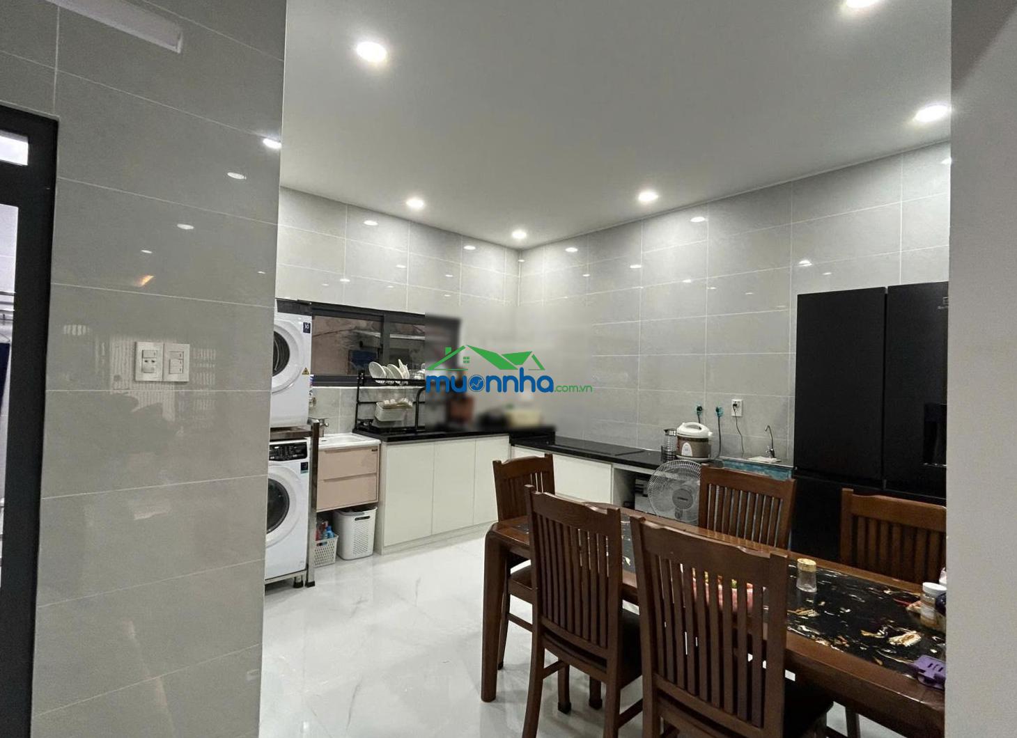 Góc 2 mt hxh thông ng kiệm, p3, gv, dt: 5m x 13m. trệt + 1 lầu, giá: 7.5 tỷ, 0932 170 *** em vy