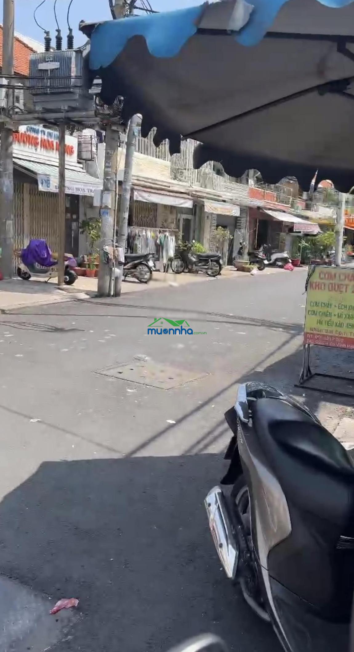 6,5 tỷ - ngang gần 10m - đường xe hơi 6m - bến vân đồn q4 - nhà mới dễ cho thuê - 2