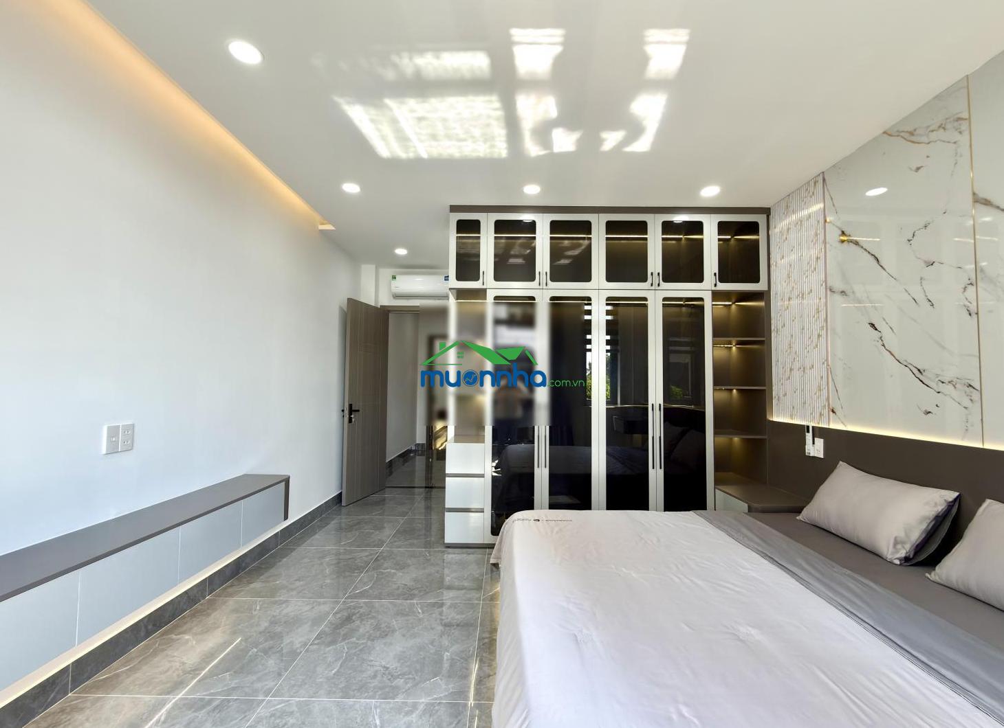 Nhà có thang máy, sát bên ubp, trường học, dt: 4x15m, lửng, 3 lầu, 4pn, hướng đông bắc, 8.9 tỷ - 4