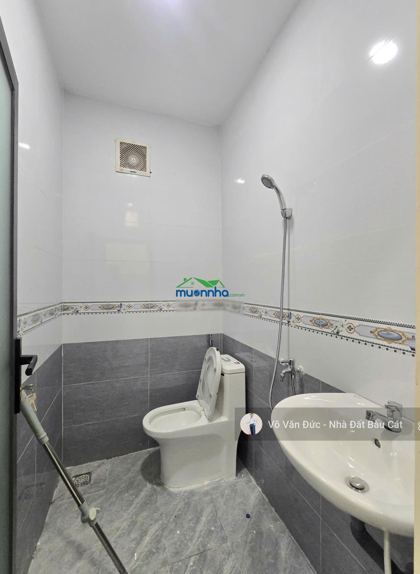 Giảm 600tr - bán nhà nguyễn hồng đào. dt 3x10m- 1 lầu mới đẹp ở ngay 2pn, 2wc. nhỉnh 4 tỷ - 3