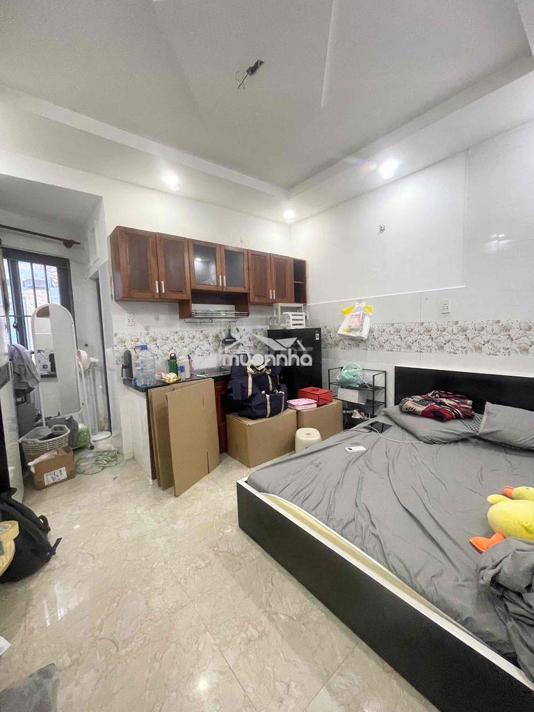 Phòng cửa sổ full nội thất