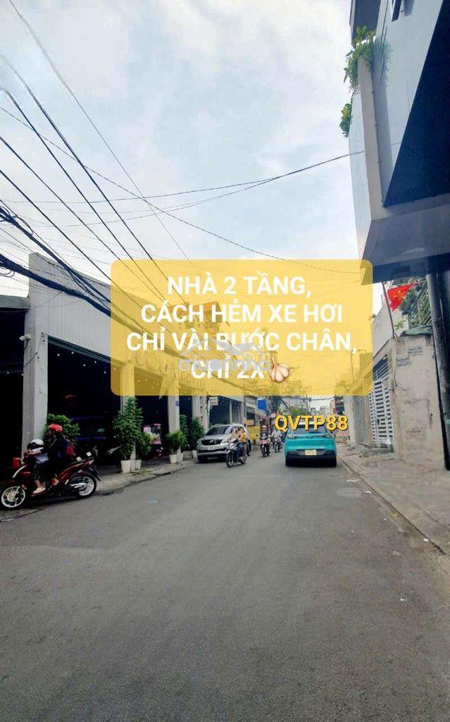 Nhà 2 tầng, cách hẻm xe hơi chỉ vài bước chân,