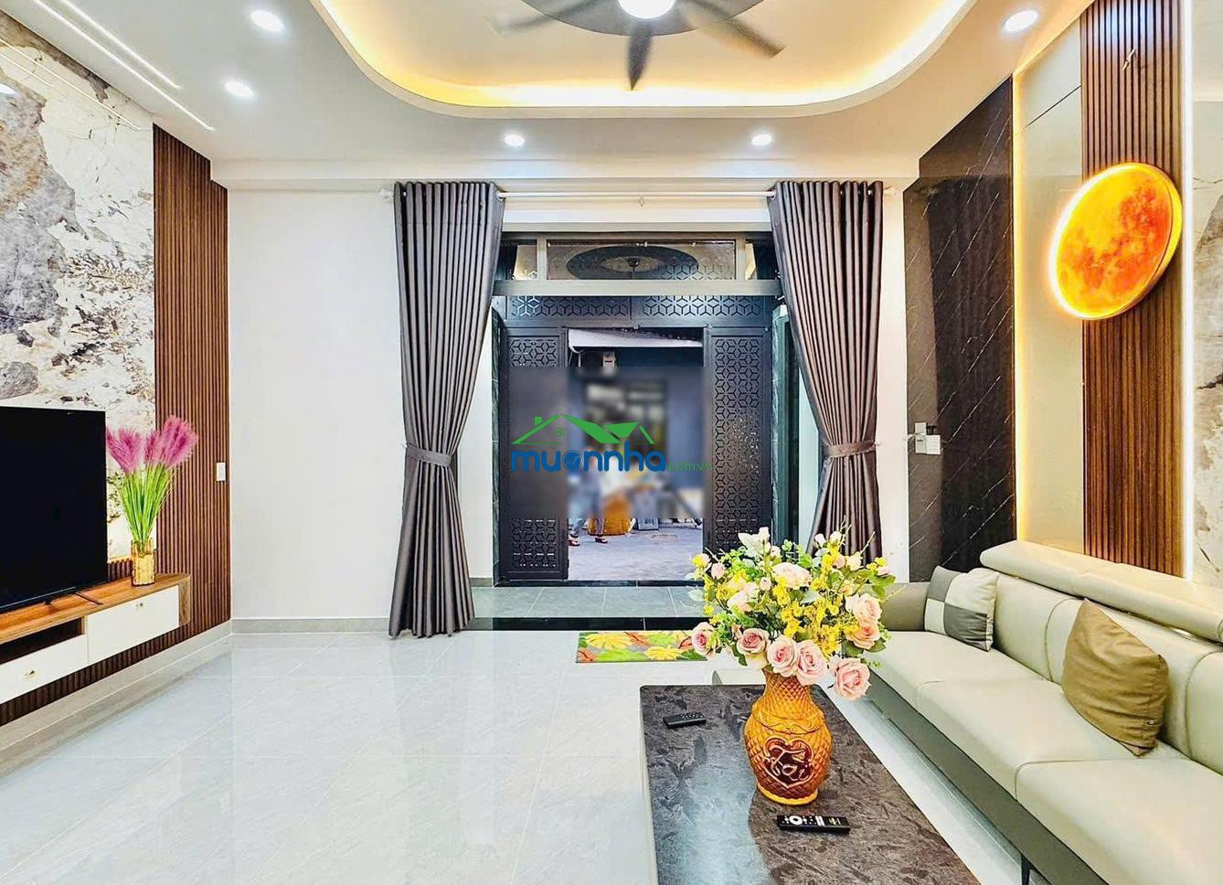 Nhà đẹp đường dương quảng hàm, gần đường mở rộng. dt 52m2 sổ riêng, lh 090632392