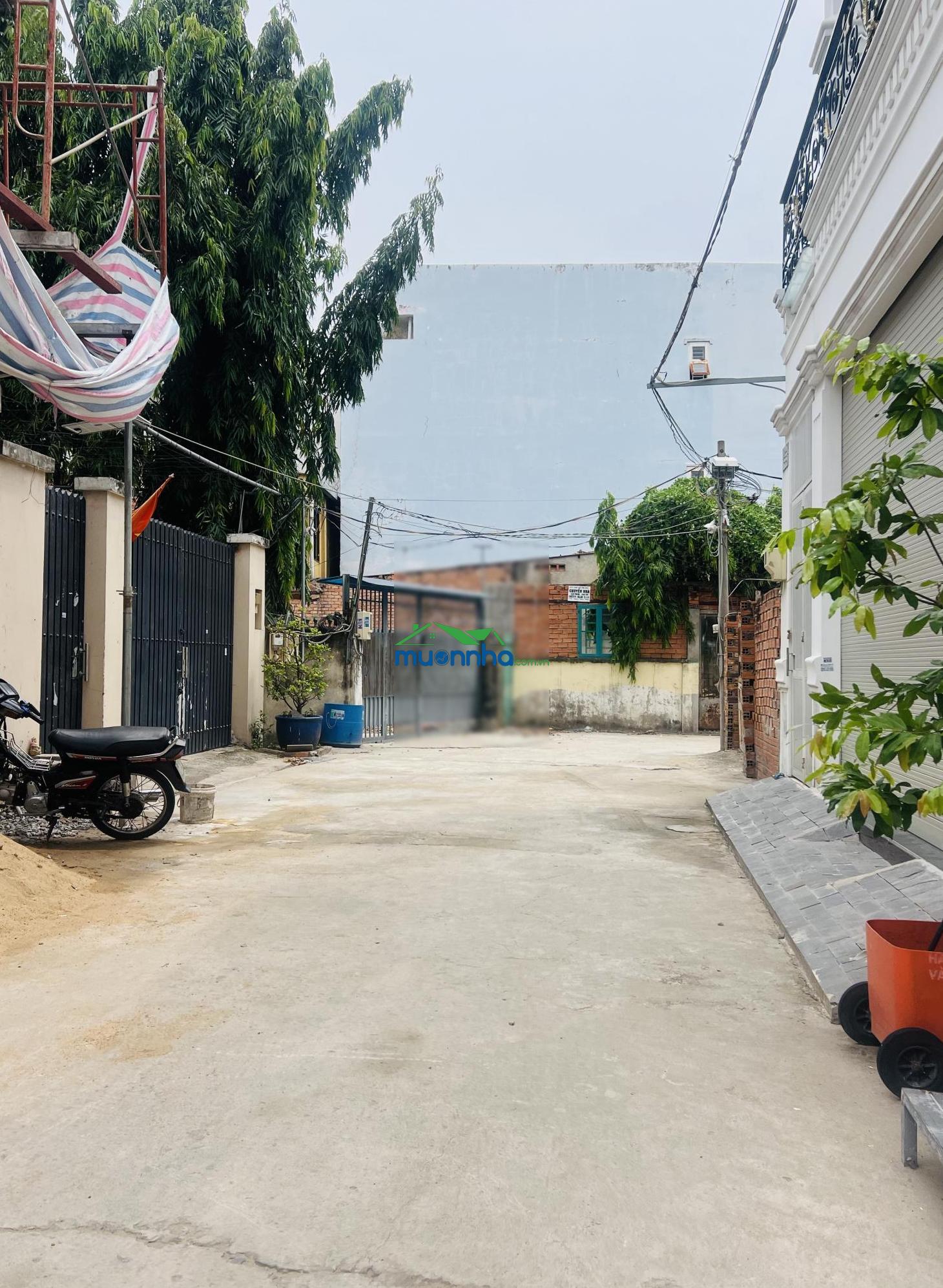 Bán nhà q2, đường xe hơi tránh lê văn thịnh q2, ngang 5m, nhà cấp 4, về ở ngay, diện tích lớn