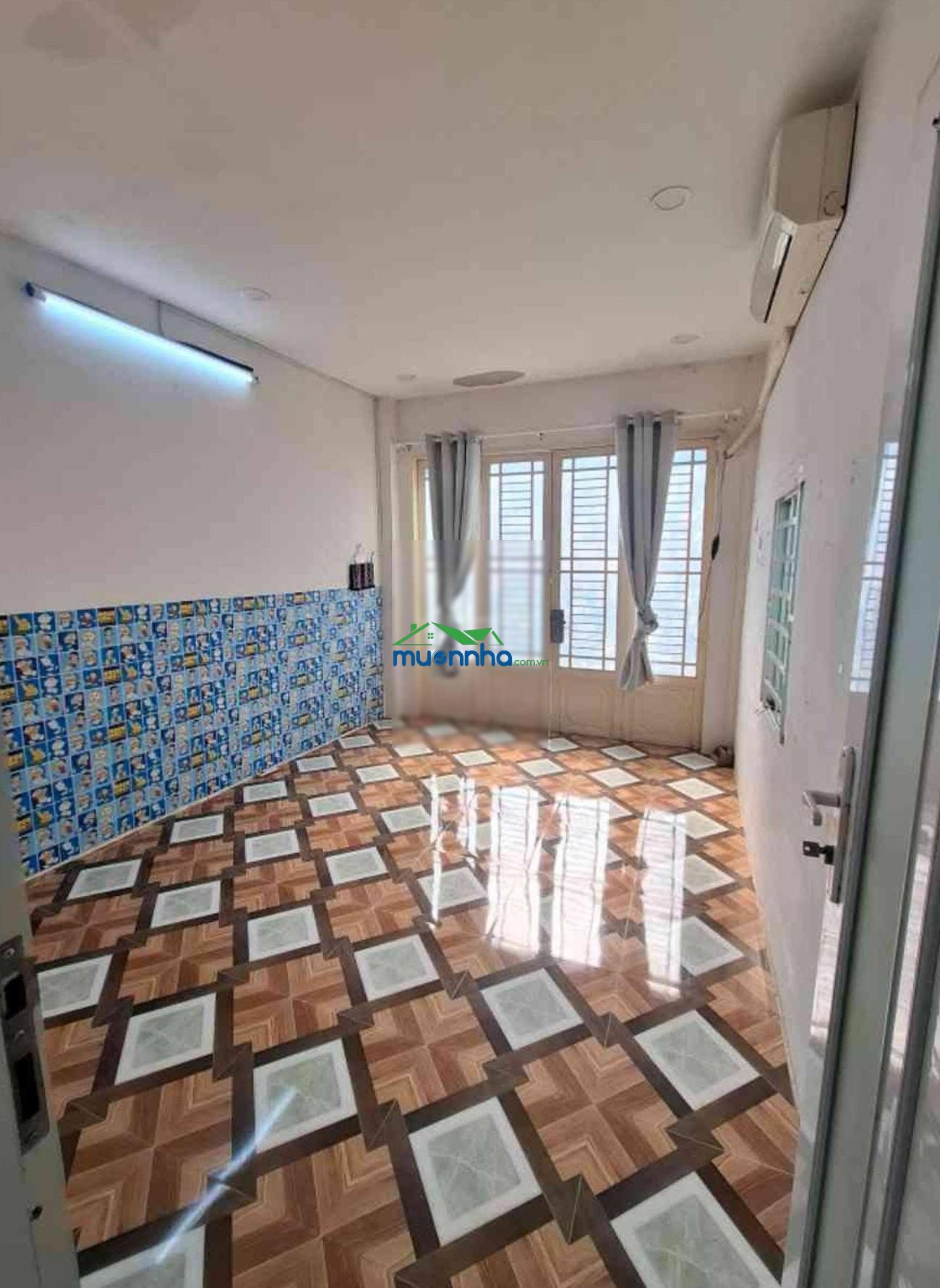 Xe tải ngủ trước nhà, cần bán gấp nhà 3 tầng btct xây kiên cố đường cmt8 trung tâm q3