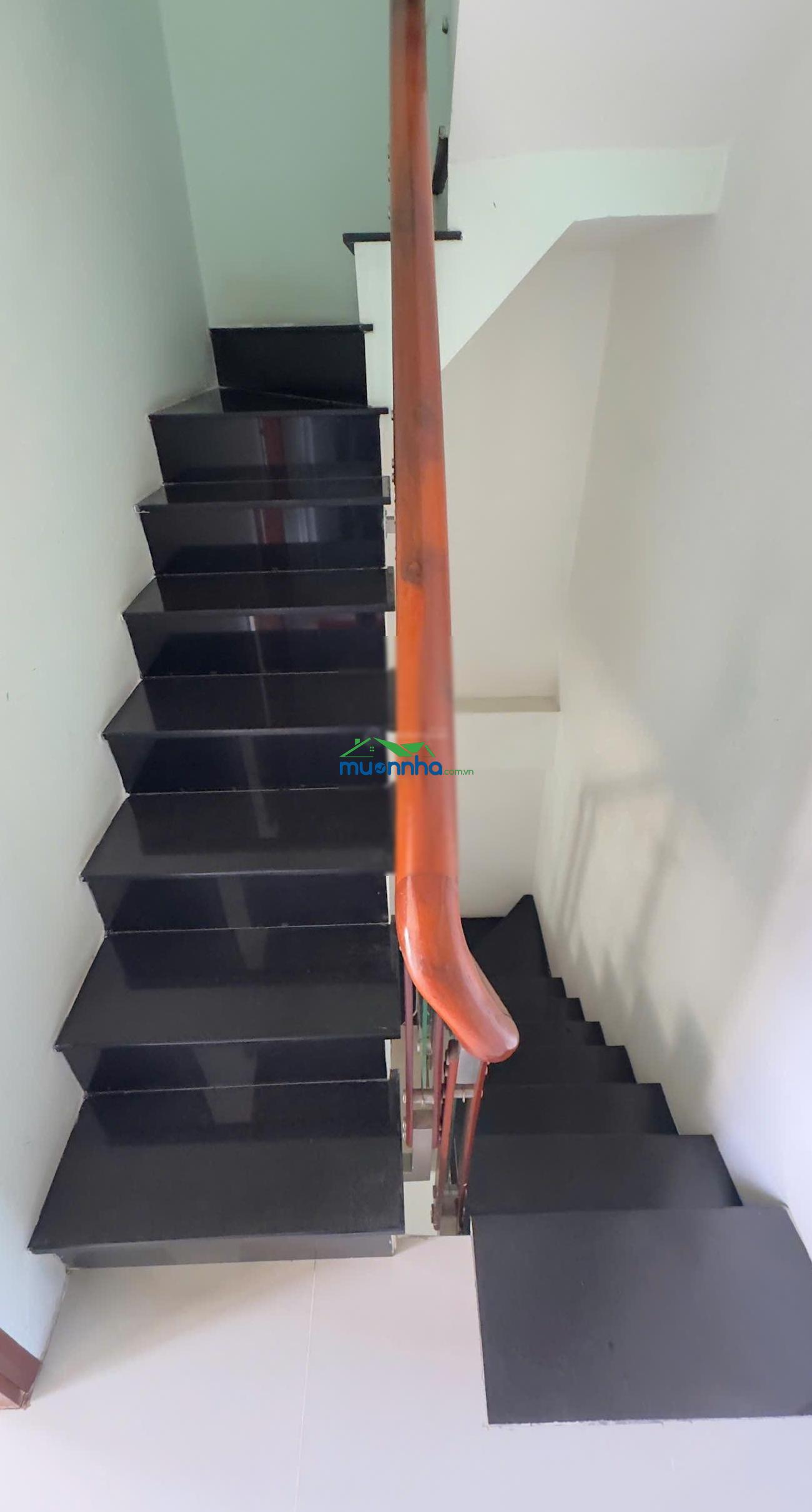 Chỉ 3,99 tỷ, nhà 3 tầng, 4 phòng ngủ, sổ hồng riêng