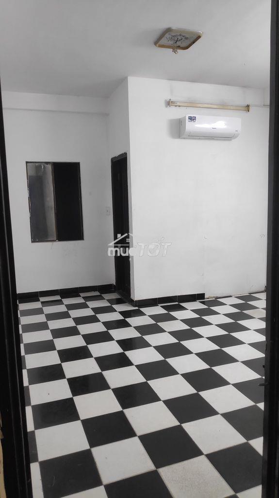 Phòng trống phường bình thạnh ngay góc mặt tiền ngã tư cva và đbl
