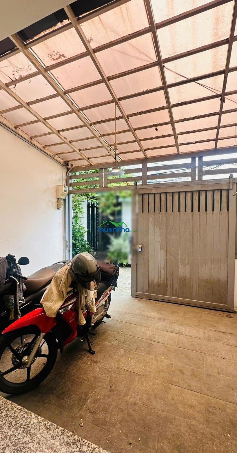 Bán nhà ngay ngã 4 thủ đức - hiệp phú - 105m2 - 2 tầng - 4pn - ô tô ngủ trong nhà - 4