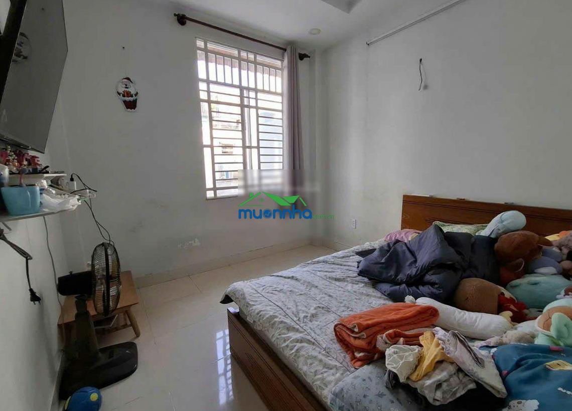 Sát quận 10. sát hẻm ô tô. 4 tầng bê tông cốt thép. 5 phòng ngủ. 5 tỷ 5