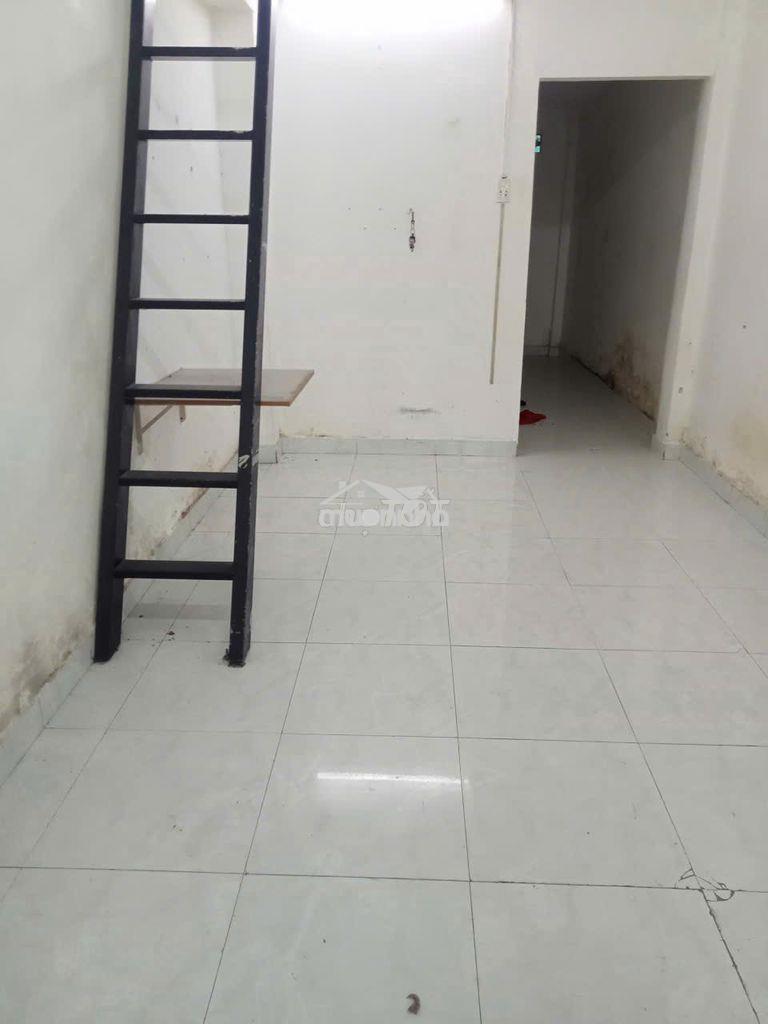 Cho thuê nhà hẻm xe tải bùi văn ba - kv đông đúc - 3