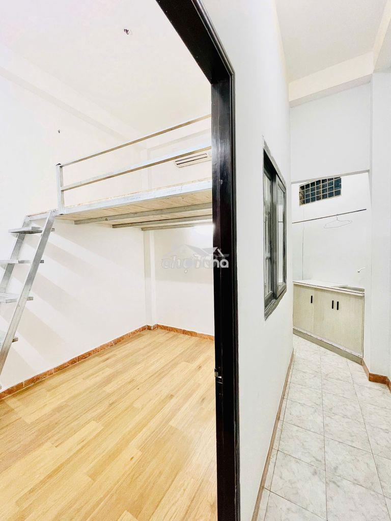 Phòng gác lửng máy lạnh, tách bếp. gần ngã tư bảy hiển giá chỉ 3.5tr - 3