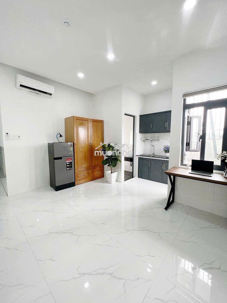 Phòng ban công thoáng mát gần cv lê thị riêng