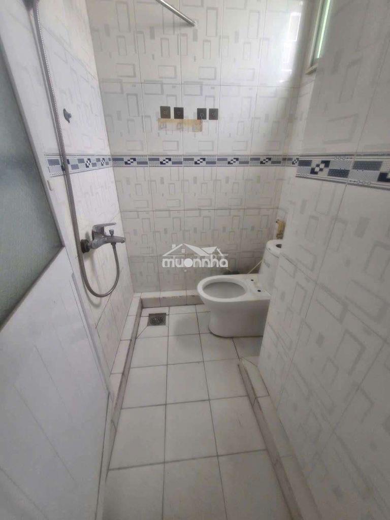 Phòng sang đep 20m2 giá rẻ nhà mặt tiền đường - 3