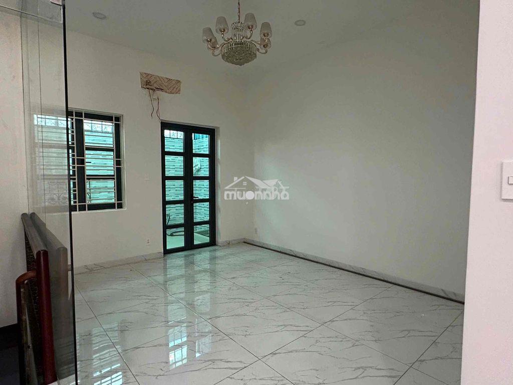 Cho thuê tầng trệt 100m2 có máy lạnh 15triệu lối đi riêng - 3