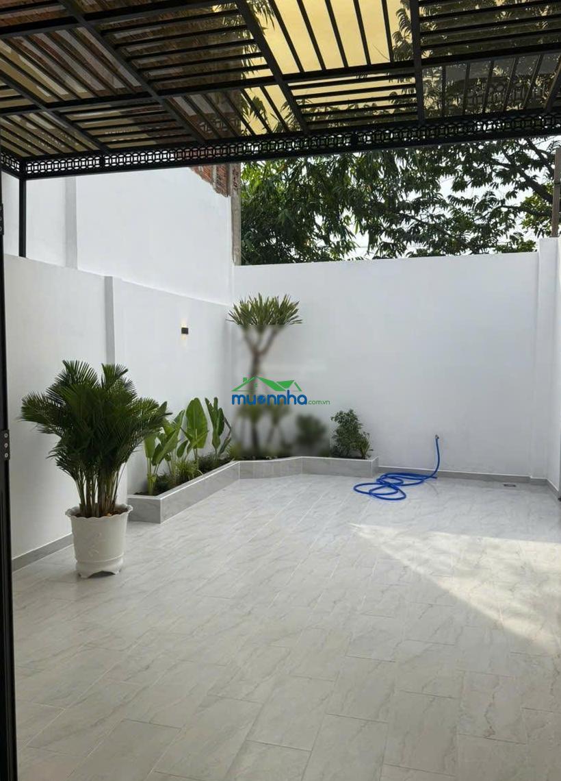 Chủ bán nhà 2 tầng mới xây - 100m2 - có sân trước và sau rộng - có phòng ngủ dưới - cách ql13 500m - Ảnh 2