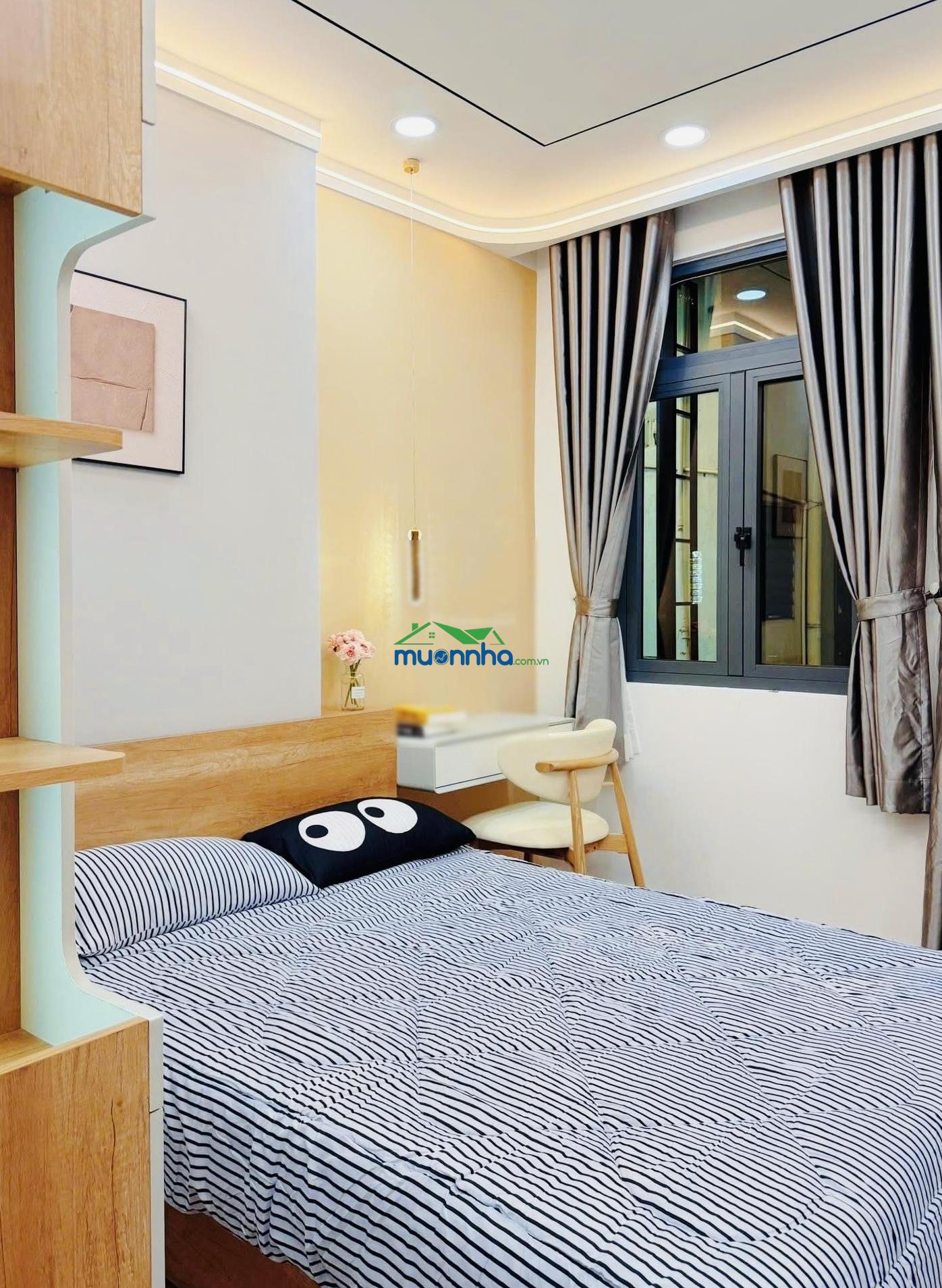 Phan xích long, cô giang phú nhuận - cách q.1 chỉ 5 phút - hẻm thông - 2 tầng lầu - 3pn (1pn trệt) - 2