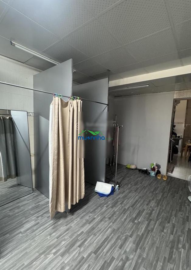 Một căn duy nhất-trong chợ phùng hưng-ngay thuận kiều plaza-trung tâm mua bán người hoa ở sài gòn