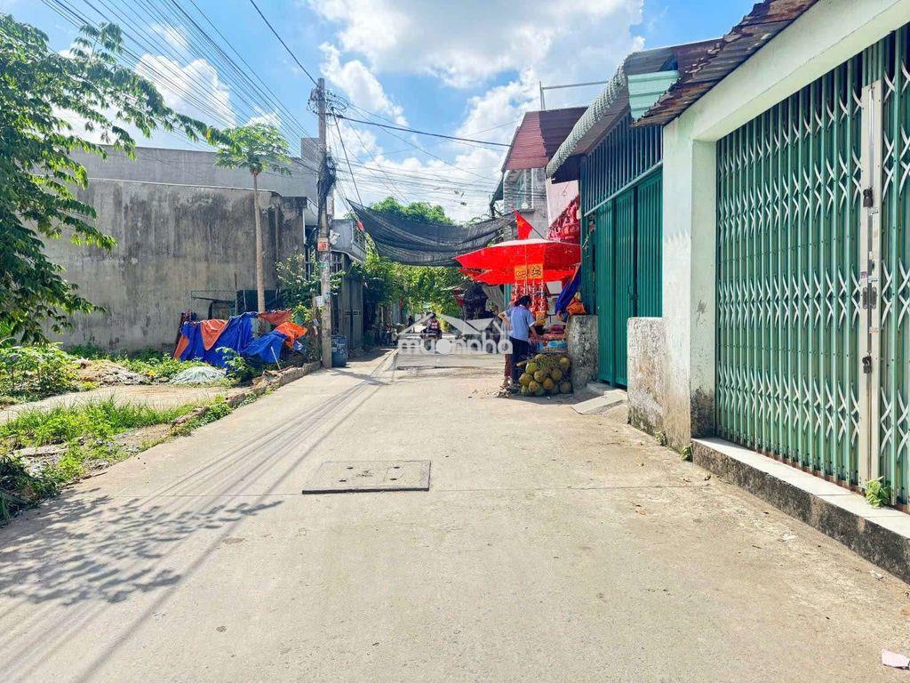 Bán nhà số nhà huyện dt: 4m*20m nở hậu 5m 3pn 2w đường 7m thông - 4