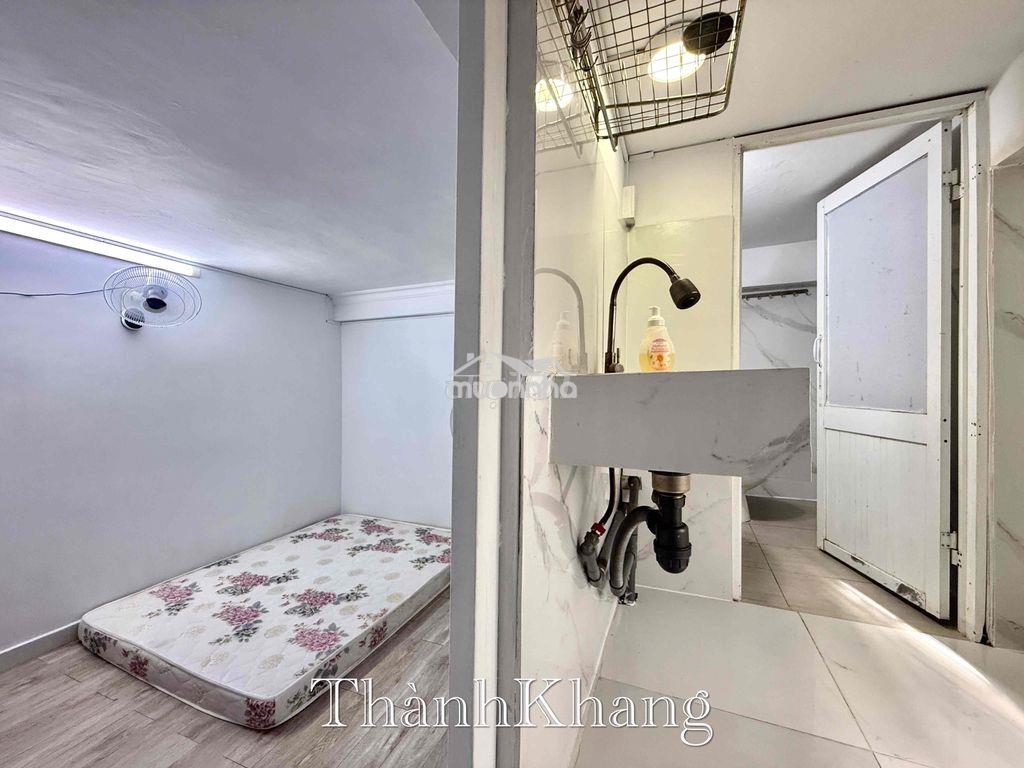Cho thuê căn hộ tách bếp cửa sổ full nt rộng 25m2 gần chợ bàn cờ q3 - 2