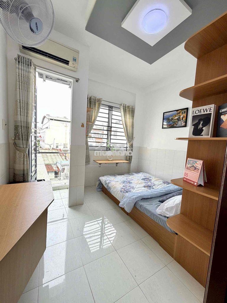 Studio ban công full nội thất kế bên bùi viện