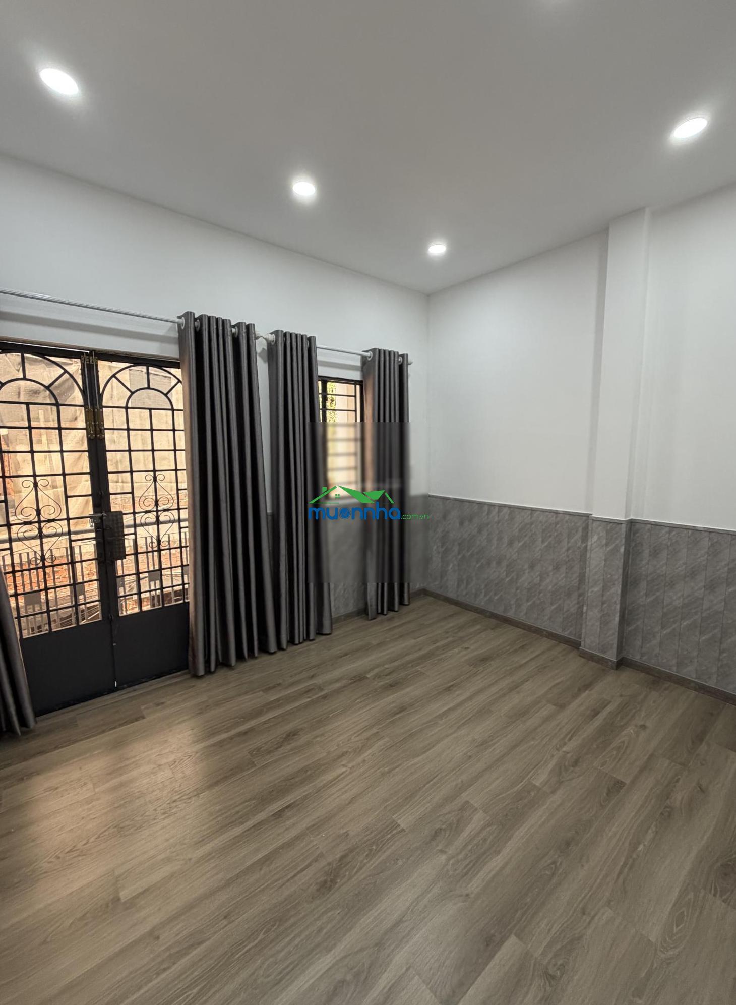 Lạc long quân - 3 tầng - 40m2 - nhà mới ở ngay - chỉ 4.** tỷ - 3