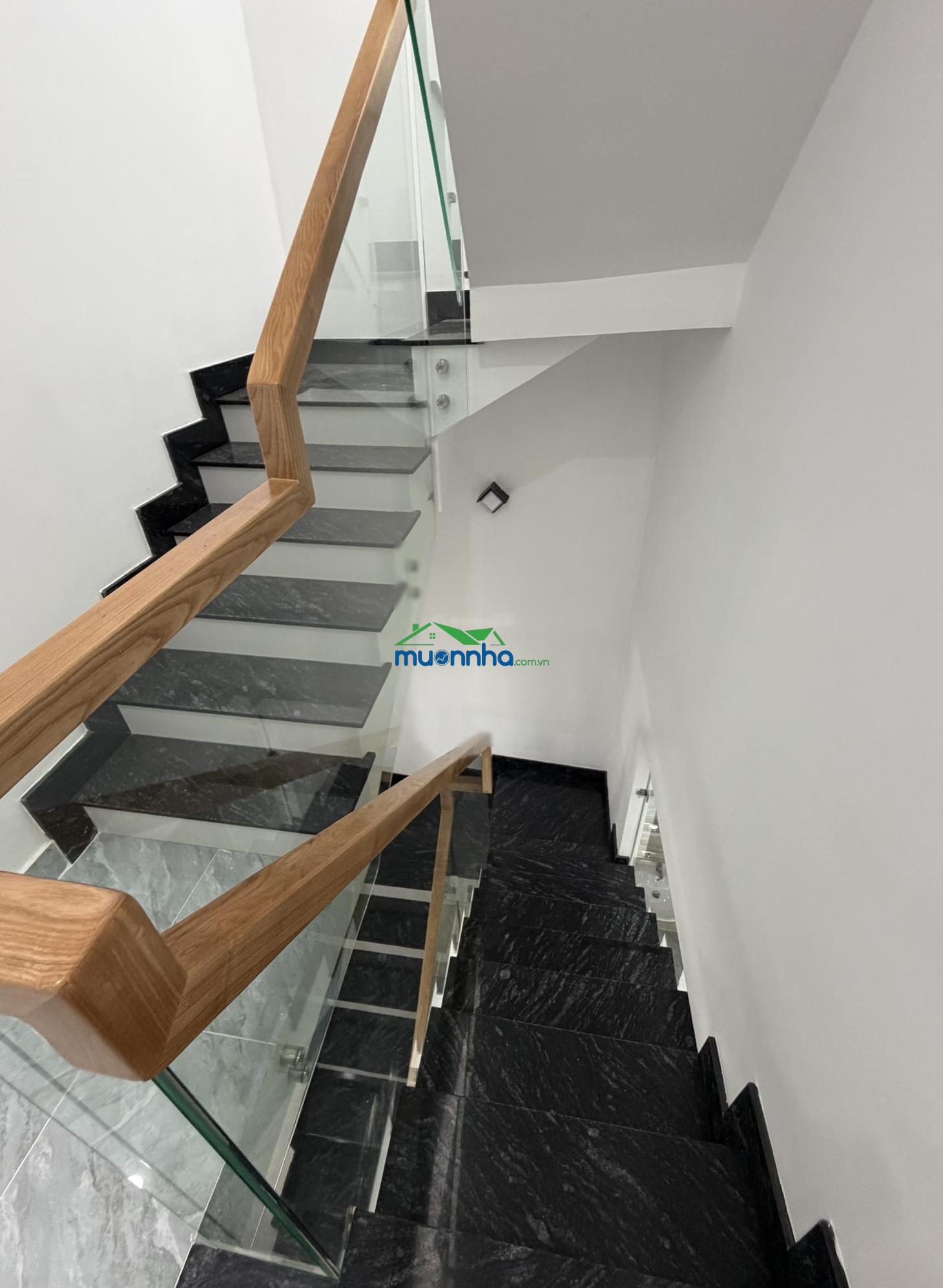Lạc long quân - 3 tầng - 40m2 - nhà mới ở ngay - chỉ 4.** tỷ