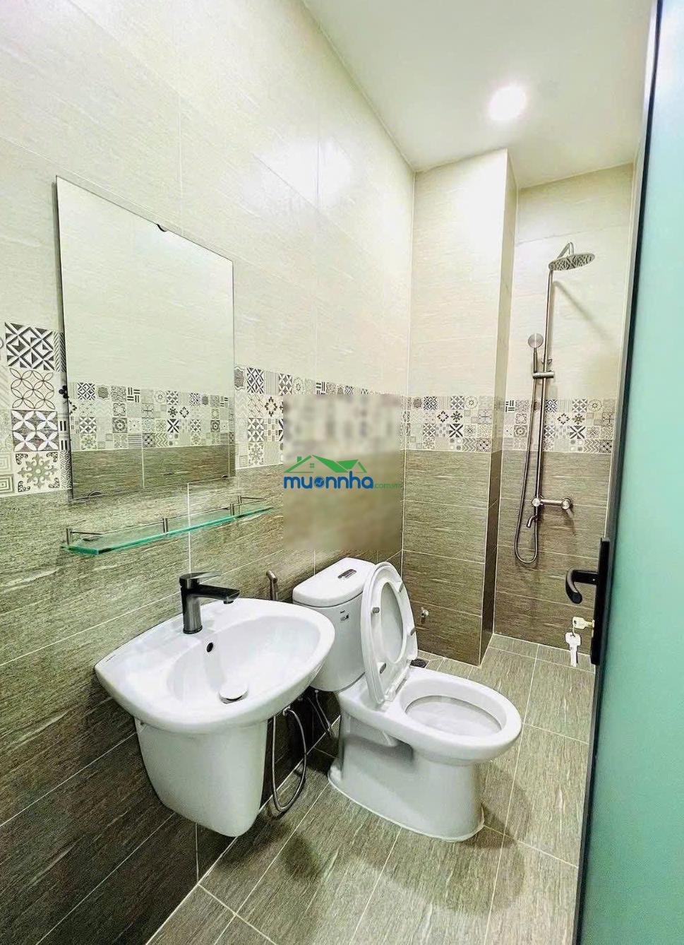 Giảm 450 triệu còn 4,8 tỷ nhà đẹp 3 tầng xe hơi trong nhà! hẻm 47 trường lưu quận 9