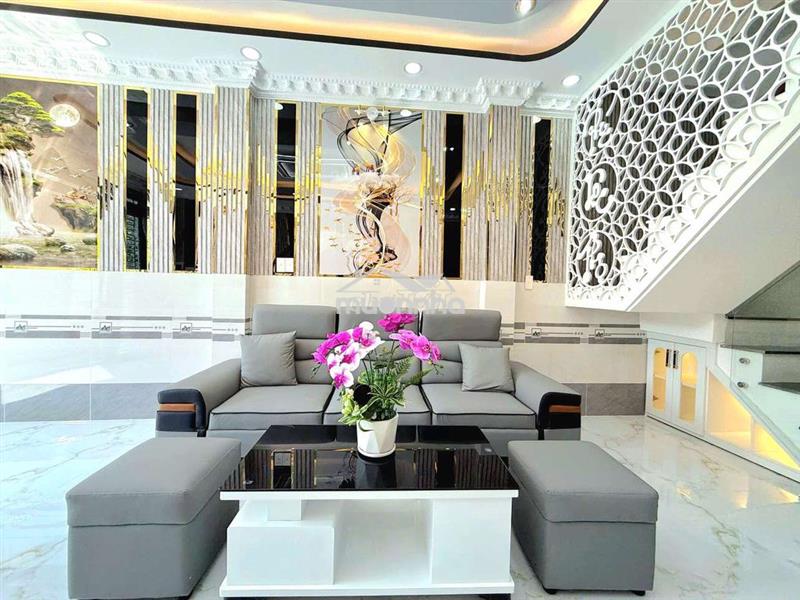 Nhà sổ hồng 4x11m 2 tầng hẻm xe hơi kế phú mỹ hưng quận 7 2.29 tỷ