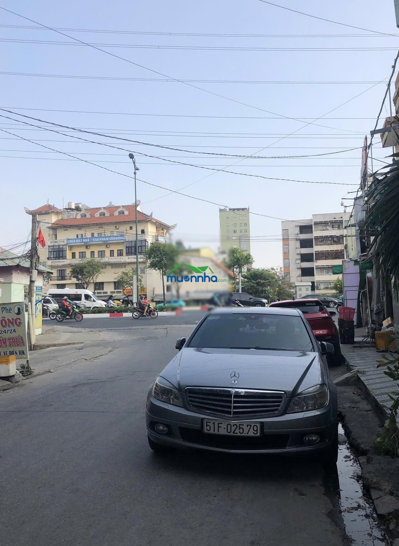 Chủ xuất ngoại để lại full nội thất! bán nhà phạm văn đồng (4x13m), 3 tầng 4pn. hxh - sát mặt tiền