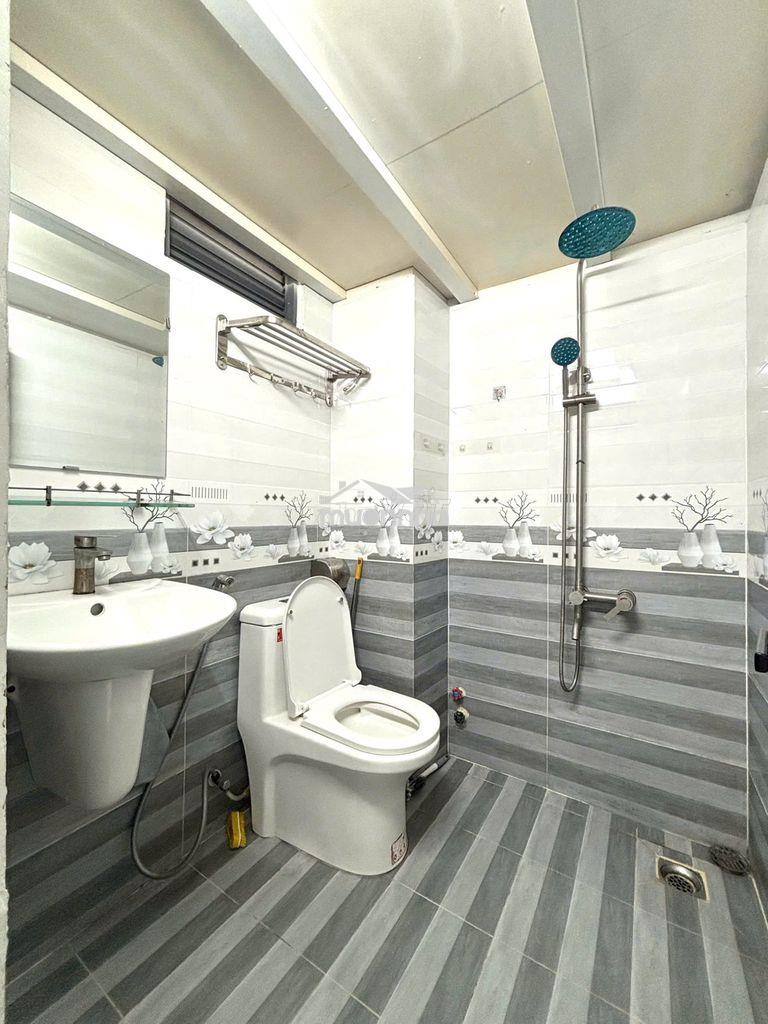 Căn hộ dịch vụ có gác 40m2 - thang máy - hầm để xe - cửa sổ trời - 4