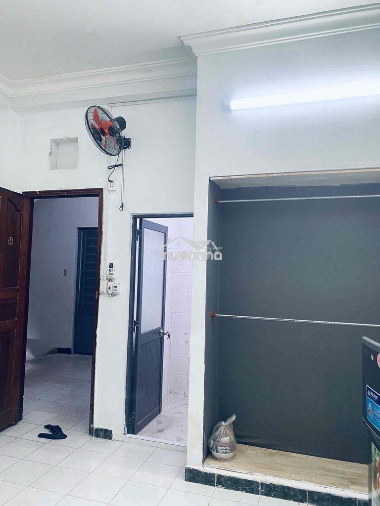 Phòng trọ 24m2 tại số 65 bàu cát 2. có cửa sổ . nội thất đầy đủ - 3