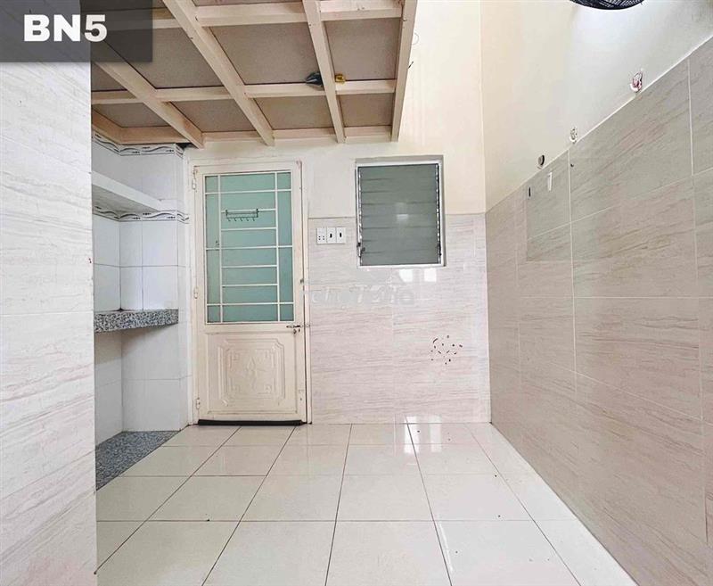 Phòng trọ có gác, sẵn máy lạnh gần đh tdt, đh mở cs3