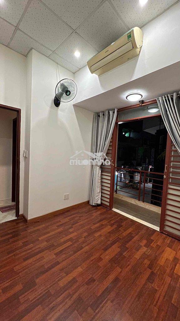 Cho thuê nhà hẻm 3/ thành thái quận 10 ➢ dt: 4x12 trệt , 1 lầu , 2 phò - 2