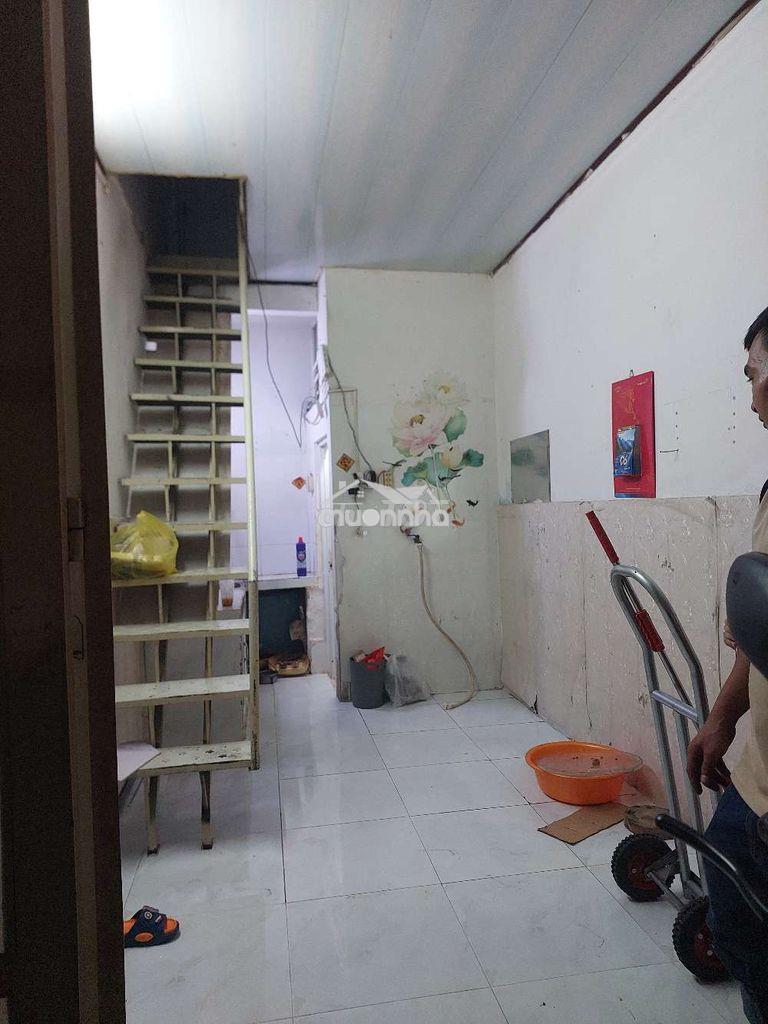 Nhà nguyên căn 2 lầu- 4,5tr/thang.