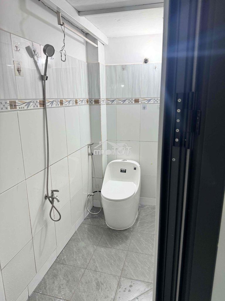 Phòng ban công gần hutech, uef, phạm văn đồng, bình thạnh, tân bình - Ảnh 3