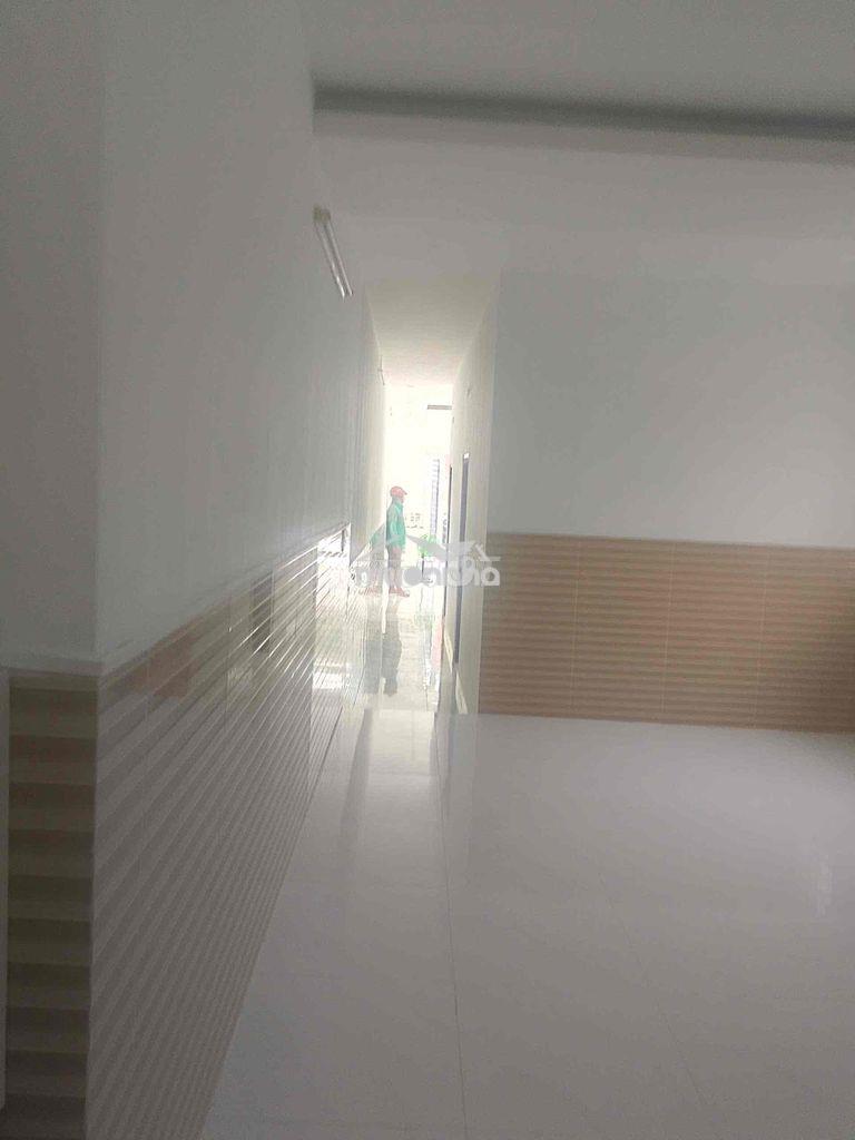 Cho thuê nhà apđ gần chợ vườn lài, hẽm xh to