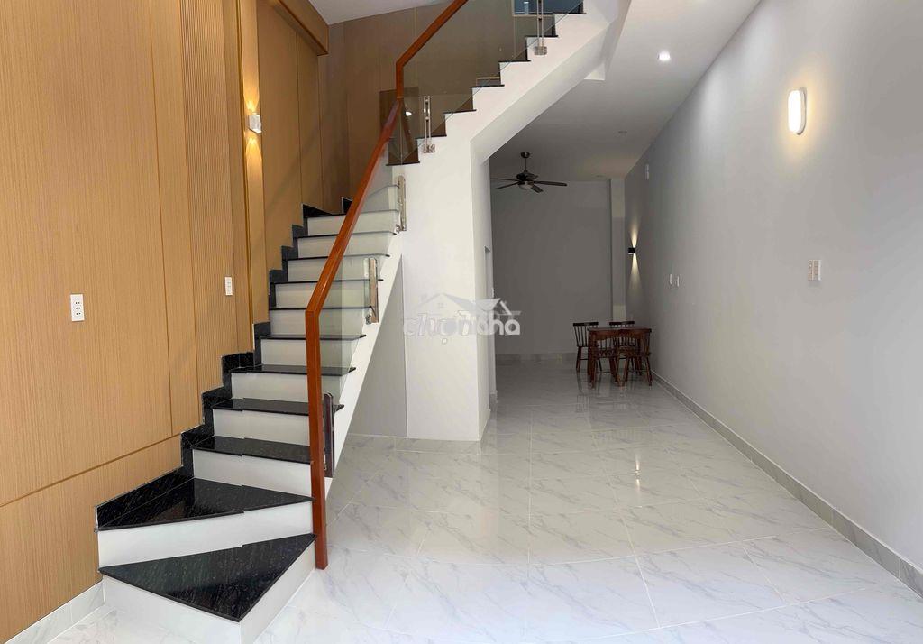 Nhà nguyên căn hẻm xe hơi phan đăng lưu. phú nhuận. 2 lầu. 13tr5 - 2