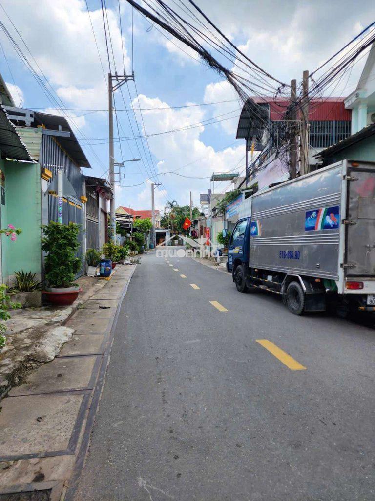 Bán nhà sc lầu trệt góc 2 mặt tiền, gần ngã ba ông xã - dĩ an - 3