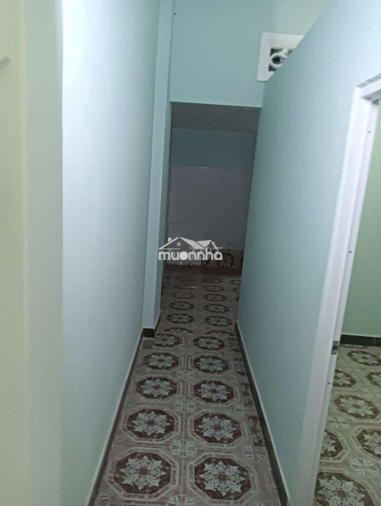 Nhà đối diện phần mềm quan trung mới sơn sửa lại  - 2